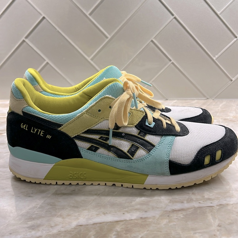ASICS gelLyte III sneakers Men’s size 13 White with black, teal, yellow accents
